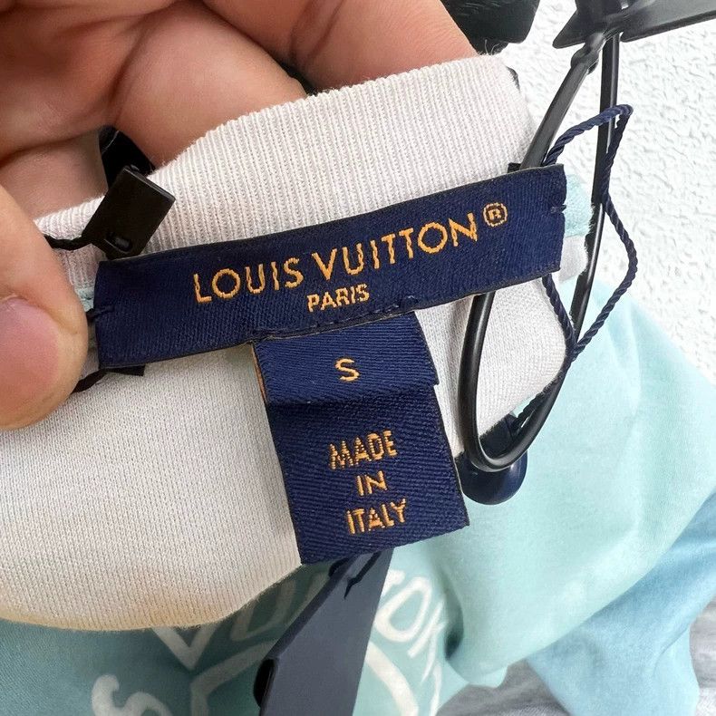 Louis Vuitton louis vuitton gradient blue logo short sleeve tee-dmc Size US S / EU 44-46 / 1 - 3 Thumbnail