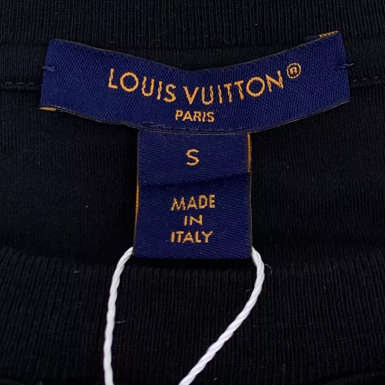 Louis Vuitton louis vuitton black pocket logo t-shirt-dmc Size US S / EU 44-46 / 1 - 5 Thumbnail