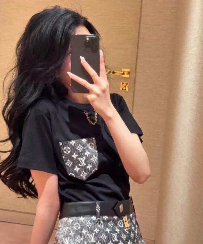 Louis Vuitton louis vuitton black logo pocket t-shirt-dmc Size US S / EU 44-46 / 1 - 9 Thumbnail