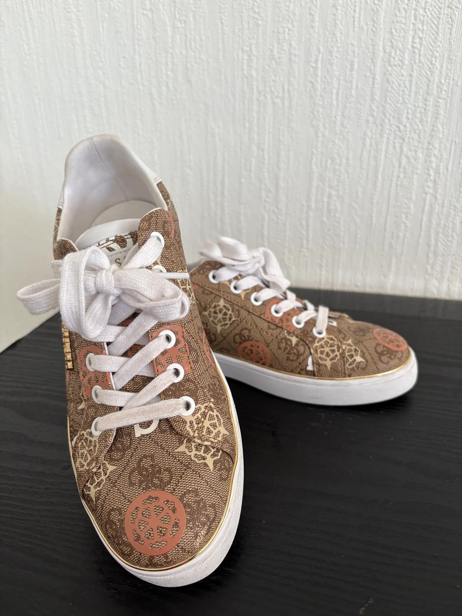 Guess Guess Sneakers Size US 9 / IT 39 - 3 Thumbnail