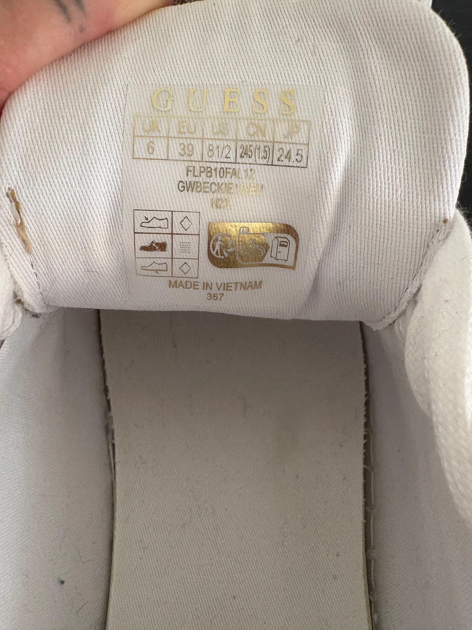 Guess Guess Sneakers Size US 9 / IT 39 - 2 Thumbnail