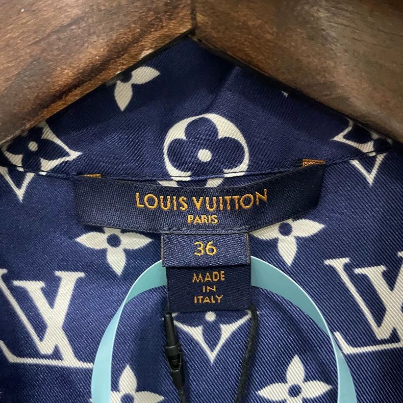 Louis Vuitton louis vuitton silk logo print shirt-dmc Size US S / EU 44-46 / 1 - 3 Thumbnail