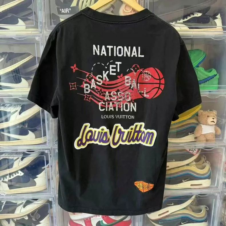 Louis Vuitton lv nba collaboration graphic t-shirt-dmc Size US XL / EU 56 / 4 - 2 Thumbnail