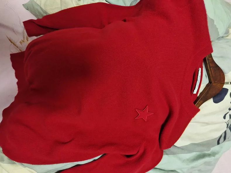 Givenchy givenchy red cashmere sweater with star detail-dmc Size US S / EU 44-46 / 1 - 3 Thumbnail