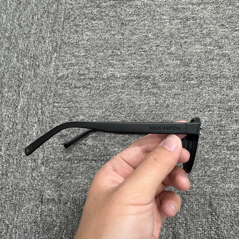 Louis Vuitton louis vuitton lv sunglasses with dark lenses-dmc Size ONE SIZE - 4 Thumbnail