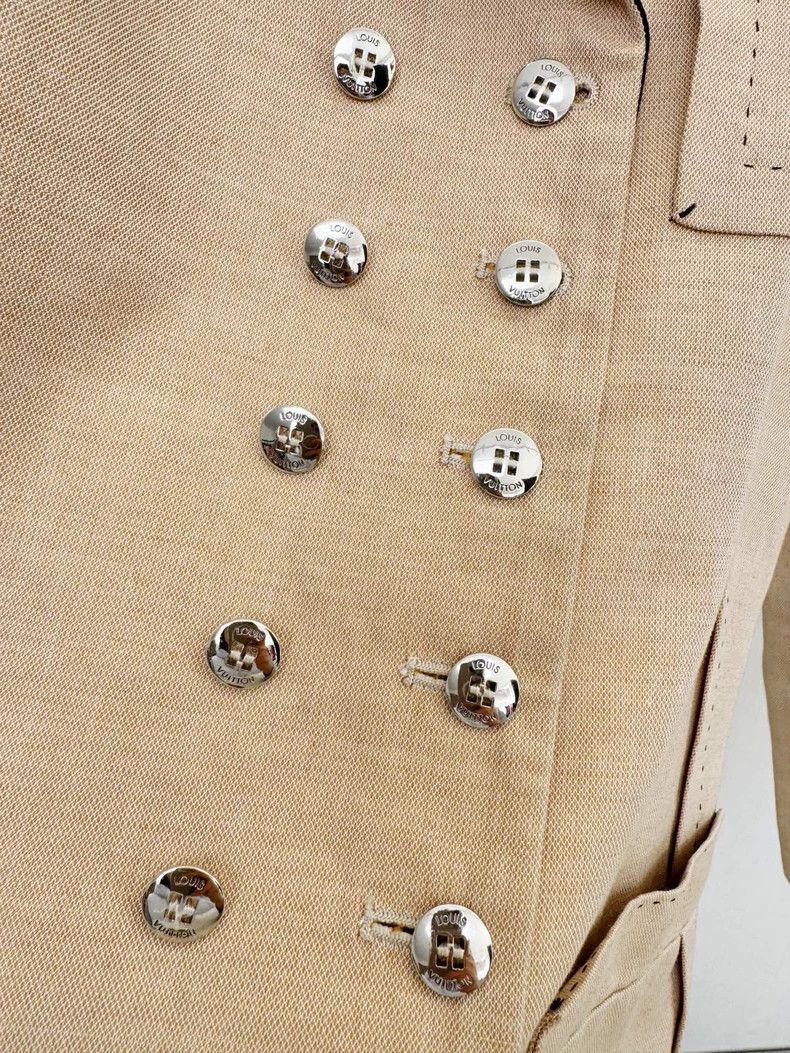 Louis Vuitton louis vuitton beige jacket with navy collar-dmc Size US S / EU 44-46 / 1 - 3 Thumbnail
