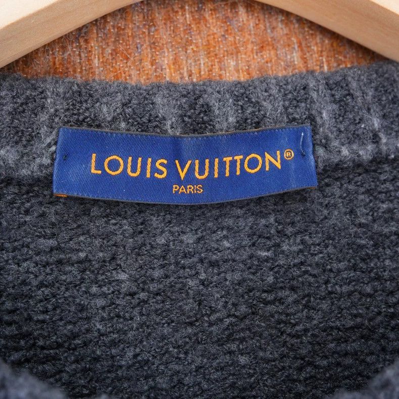 Louis Vuitton louis vuitton gray ski series sweater-dmc Size US L / EU 52-54 / 3 - 5 Thumbnail