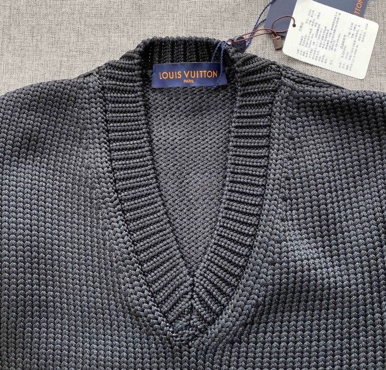 Louis Vuitton louis vuitton logo sweater with unique design-dmc Size US S / EU 44-46 / 1 - 3 Thumbnail