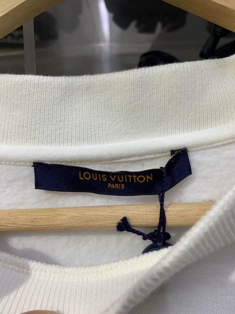 Louis Vuitton louis vuitton embroidered logo white sweatshirt-dmc Size US L / EU 52-54 / 3 - 5 Thumbnail