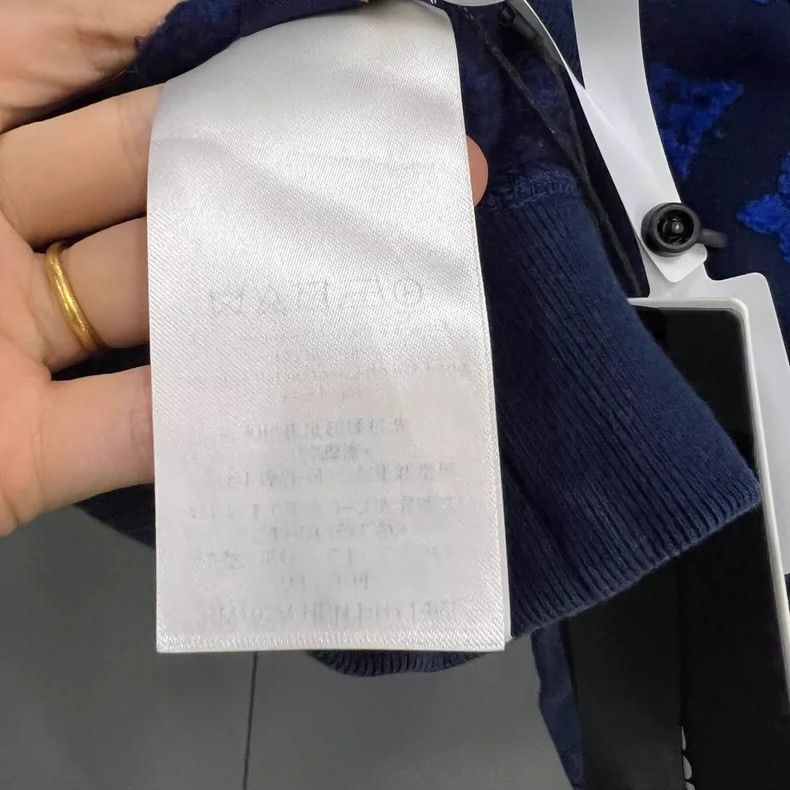 Louis Vuitton louis vuitton blue embossed sweatshirt-dmc Size US M / EU 48-50 / 2 - 5 Thumbnail