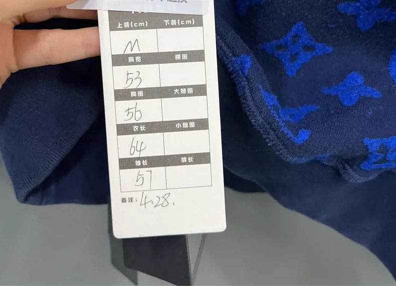Louis Vuitton louis vuitton blue embossed sweatshirt-dmc Size US M / EU 48-50 / 2 - 6 Thumbnail