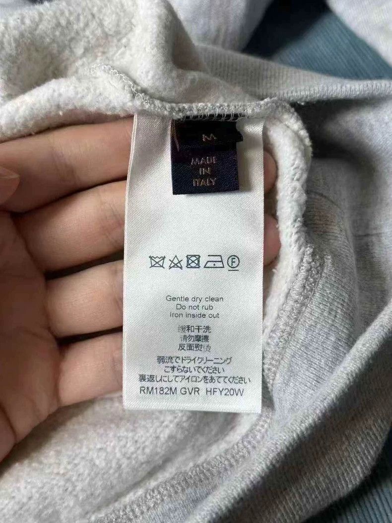Louis Vuitton louis vuitton gray logo sweatshirt-dmc Size US M / EU 48-50 / 2 - 3 Thumbnail
