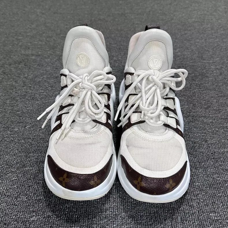 Louis Vuitton louis vuitton dad sneakers in white-dmc Size US 10.5 / EU 43-44 - 4 Thumbnail