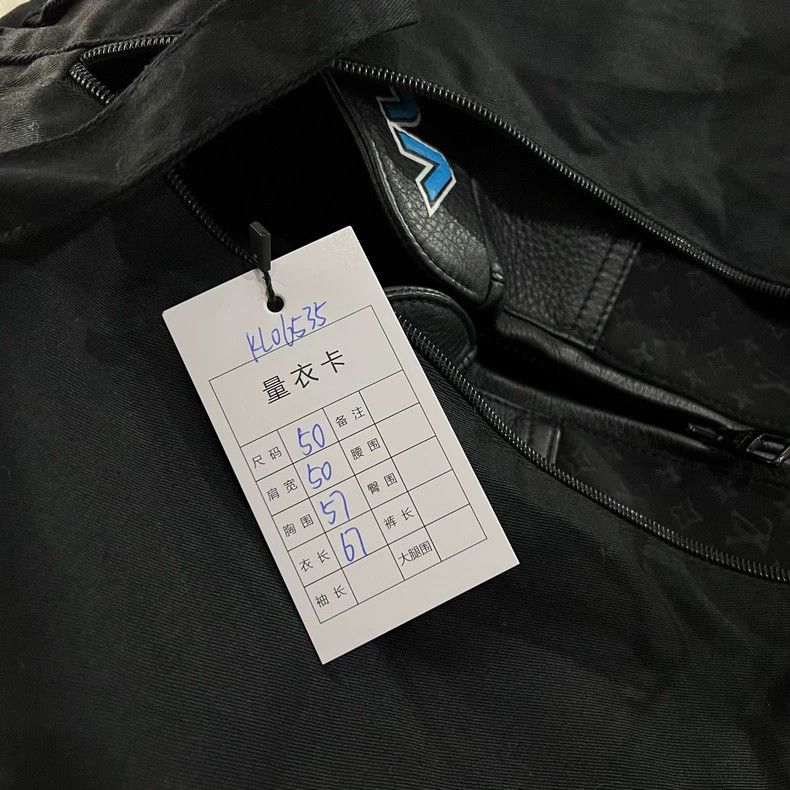 Louis Vuitton louis vuitton monogram leather bomber jacket-dmc Size US L / EU 52-54 / 3 - 8 Thumbnail
