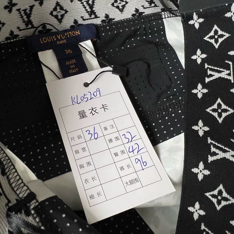 Louis Vuitton louis vuitton patterned yoga pants size 36-dmc Size US 36 / EU 52 - 6 Thumbnail