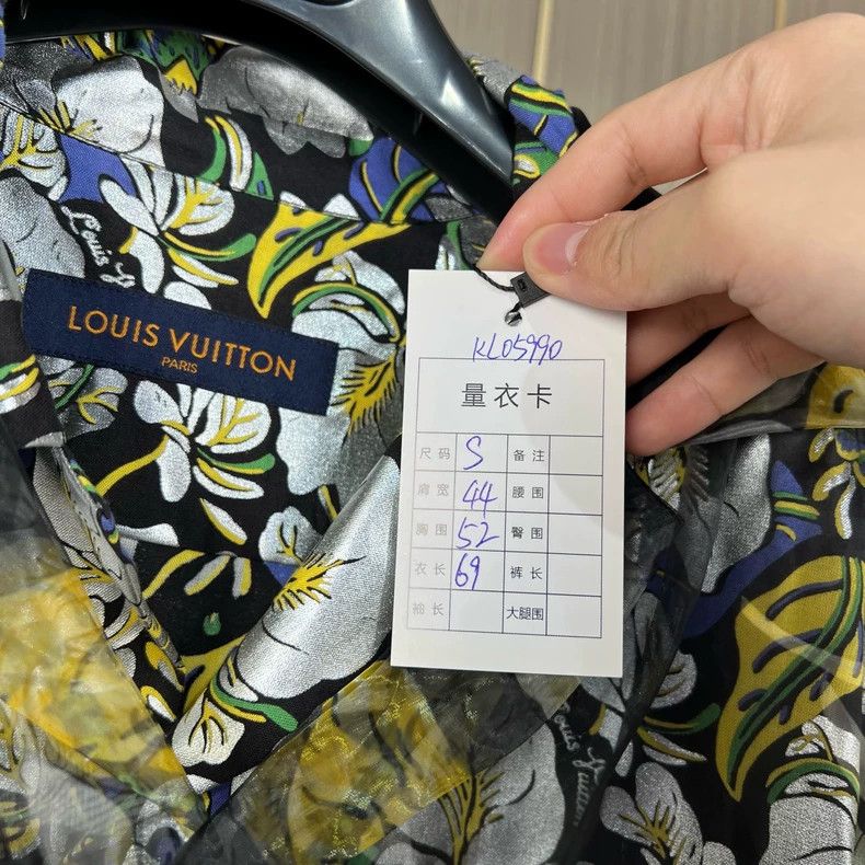 Louis Vuitton louis vuitton floral short sleeve shirt-dmc Size US S / EU 44-46 / 1 - 6 Thumbnail