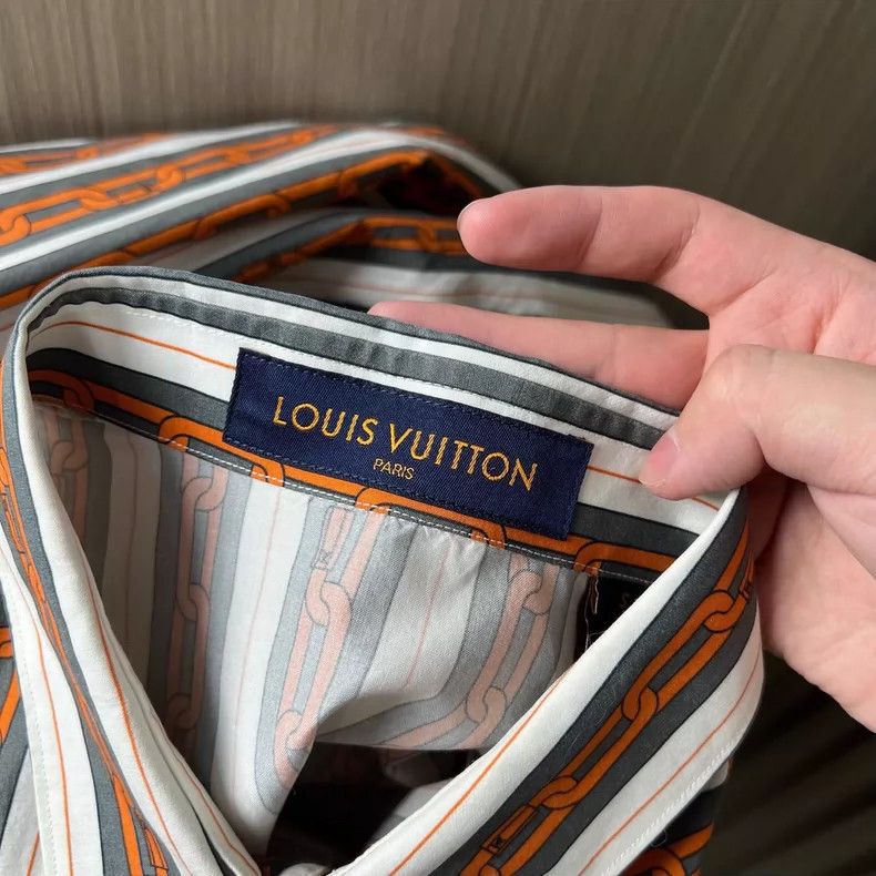 Louis Vuitton louis vuitton chain print long sleeve shirt-dmc Size US S / EU 44-46 / 1 - 5 Thumbnail