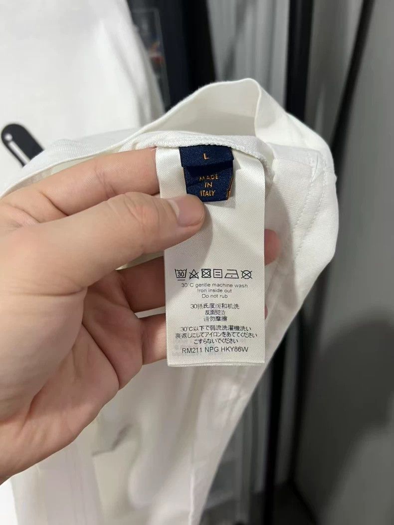 Louis Vuitton lv short sleeve t-shirt with design-dmc Size US L / EU 52-54 / 3 - 4 Thumbnail