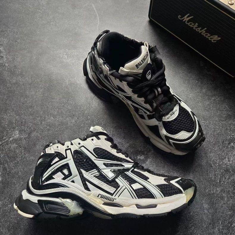 Balenciaga balenciaga runner black and white sneakers-dmc Size US 7.5 / EU 40-41 - 3 Thumbnail