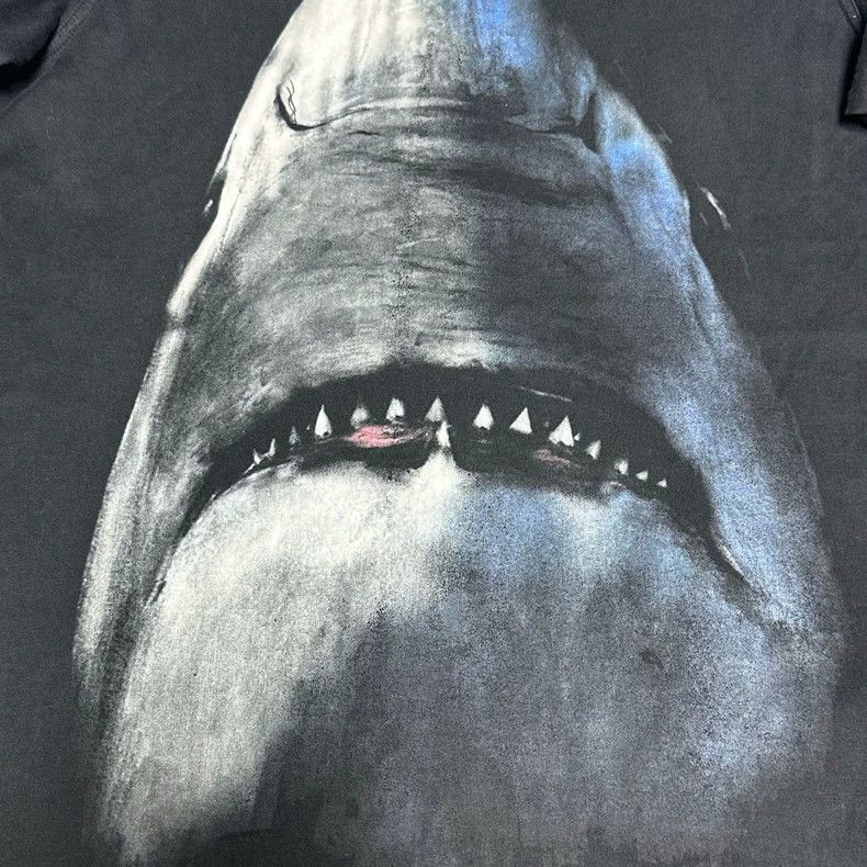 Givenchy givenchy shark graphic short sleeve t-shirt-dmc Size US S / EU 44-46 / 1 - 5 Thumbnail