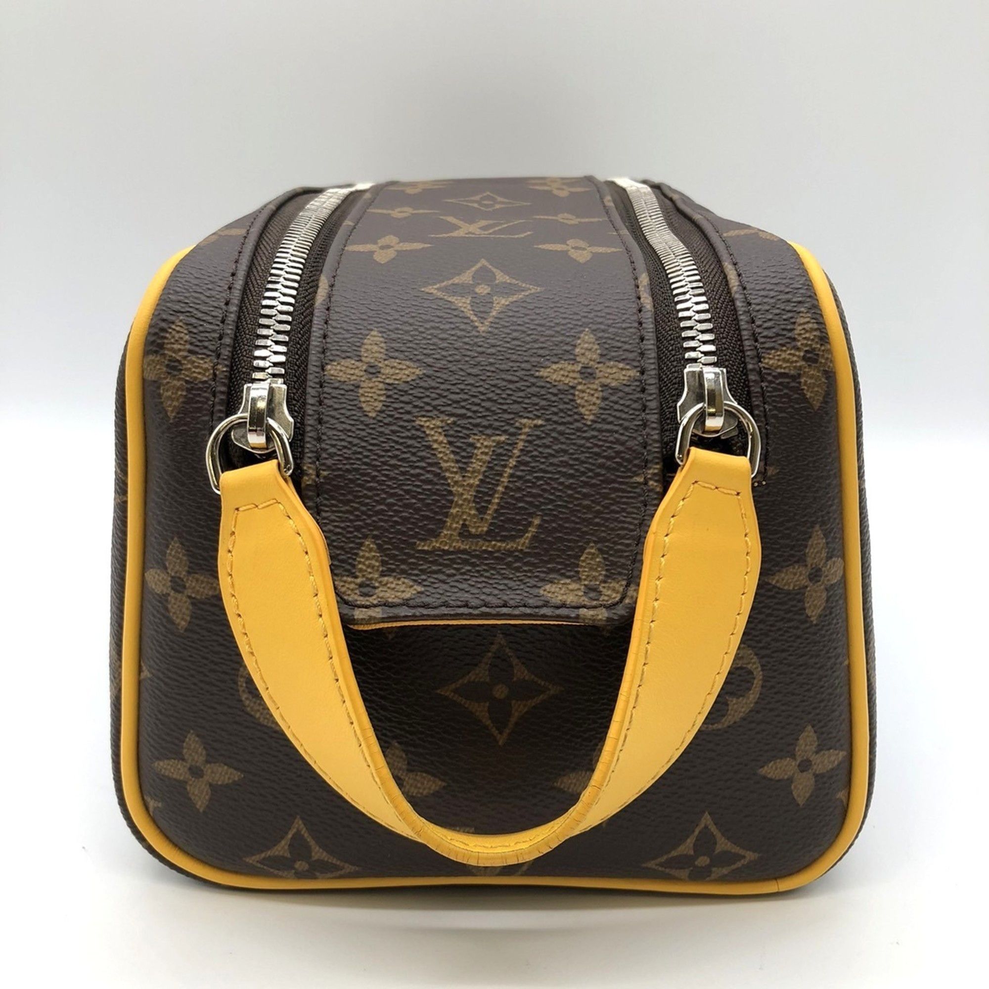 Louis Vuitton Louis Vuitton Dopp Kit clutch Size ONE SIZE - 3 Thumbnail