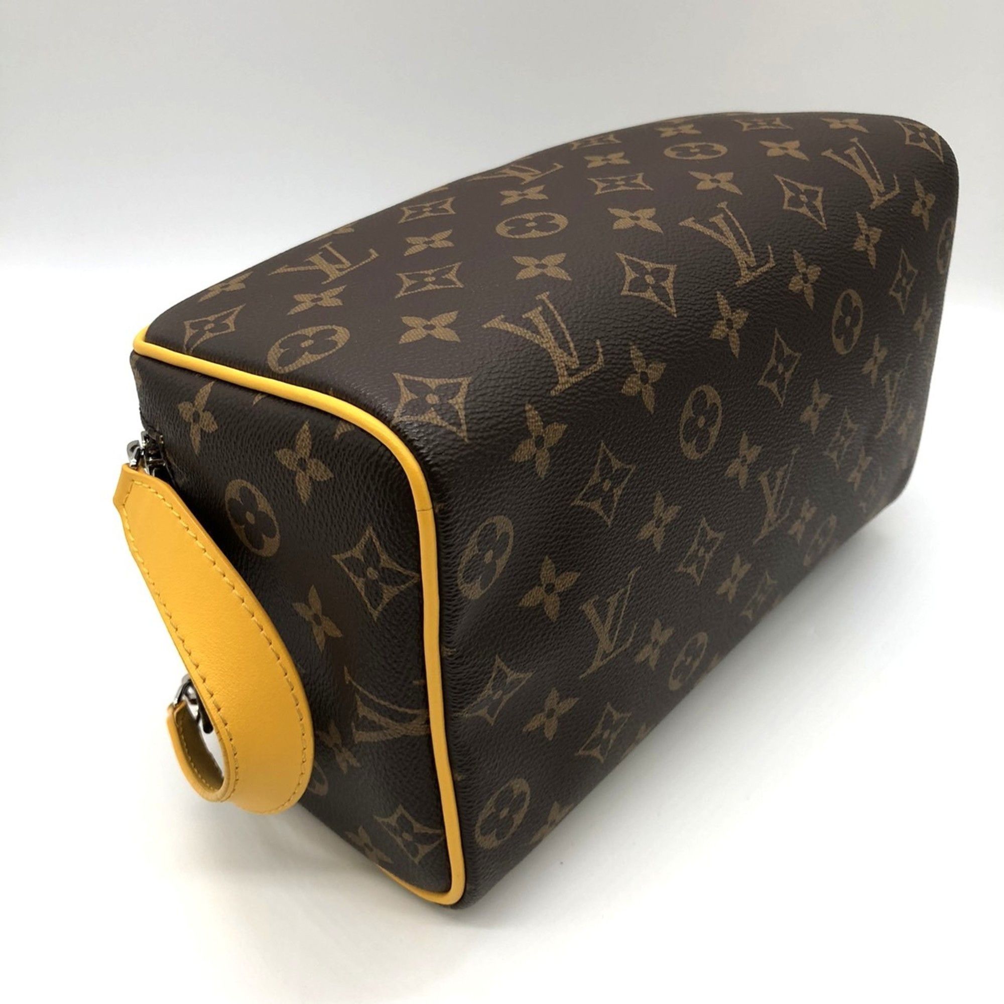 Louis Vuitton Louis Vuitton Dopp Kit clutch Size ONE SIZE - 5 Thumbnail
