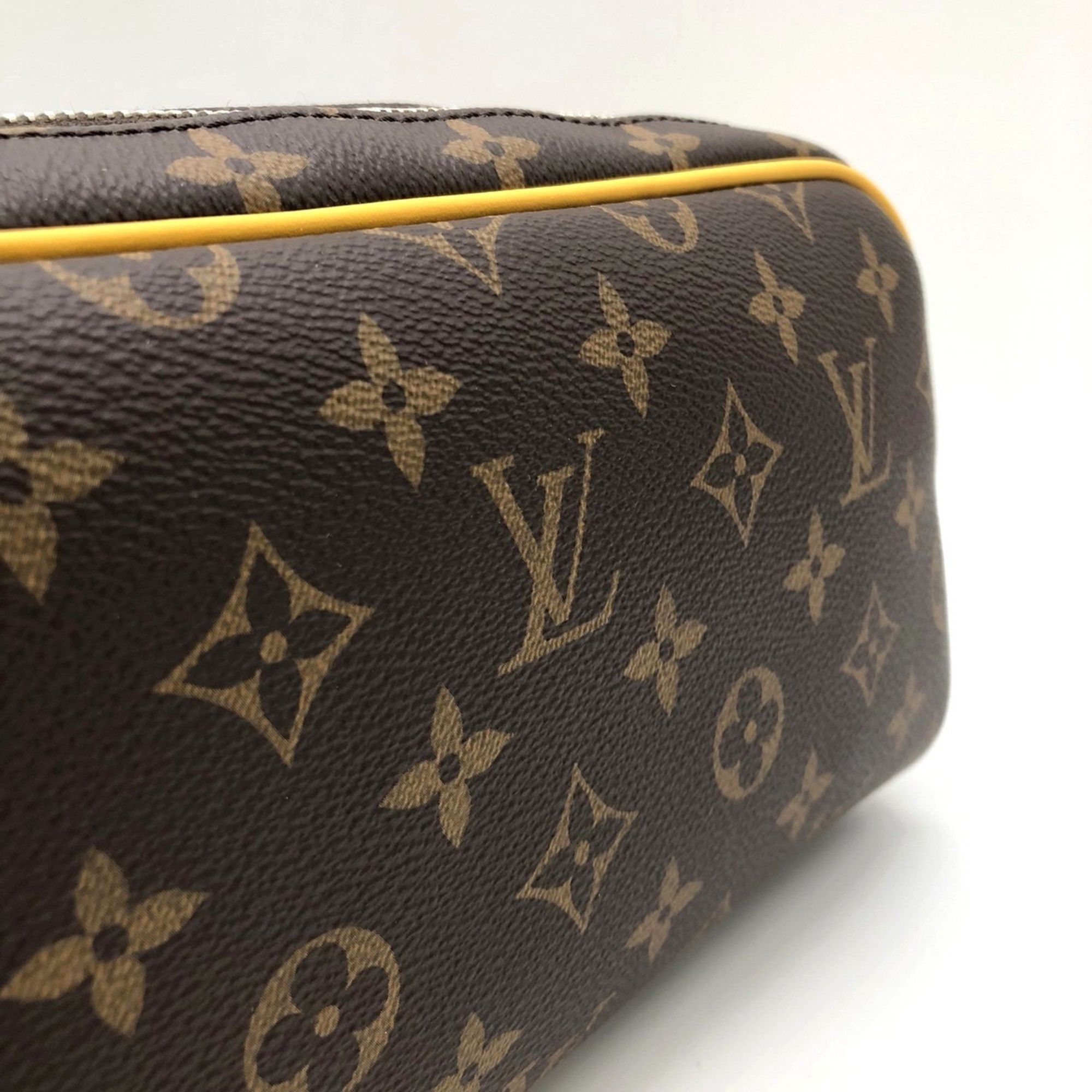 Louis Vuitton Louis Vuitton Dopp Kit clutch Size ONE SIZE - 9 Thumbnail