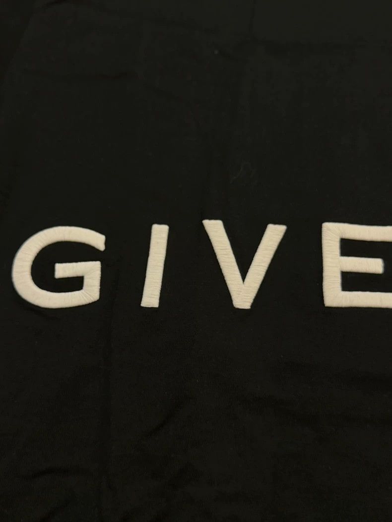 Givenchy givenchy embroidered logo short sleeve shirt-dmc Size US L / EU 52-54 / 3 - 3 Thumbnail