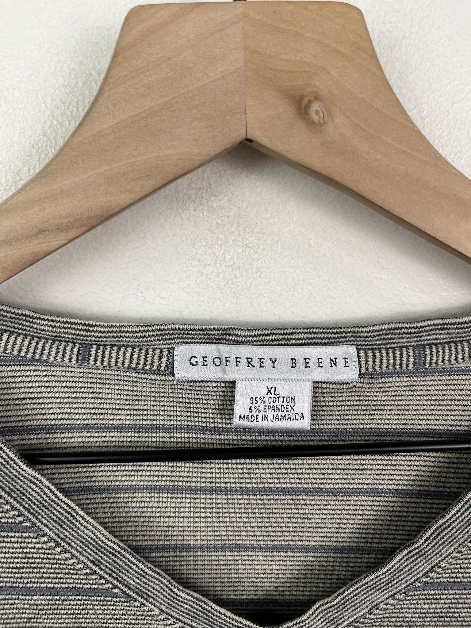 Vintage Vintage Y2K Striped Tan V Neck T Shirt Szie XL Size US XL / EU 56 / 4 - 2 Thumbnail