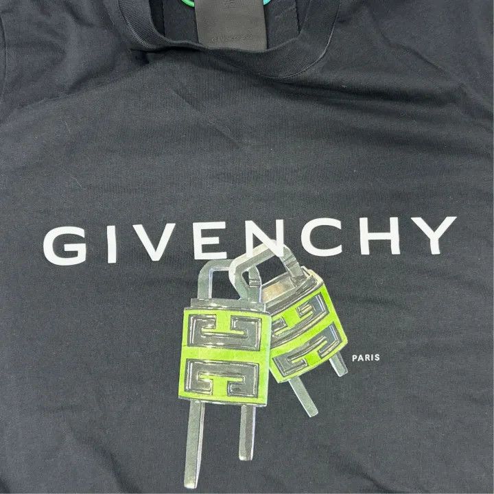Givenchy Givenchy Black Graphic Print Short Sleeve T-Shirt Size US M / EU 48-50 / 2 - 5 Thumbnail
