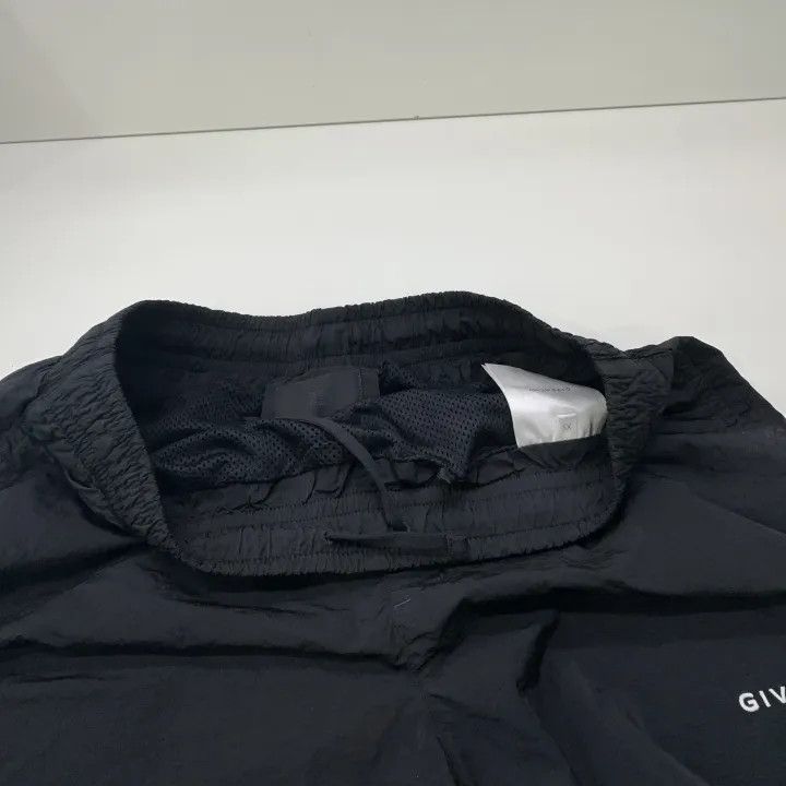 Givenchy Givenchy Letter Logo Printed Shorts Size US 26 / EU 42 - 10 Thumbnail