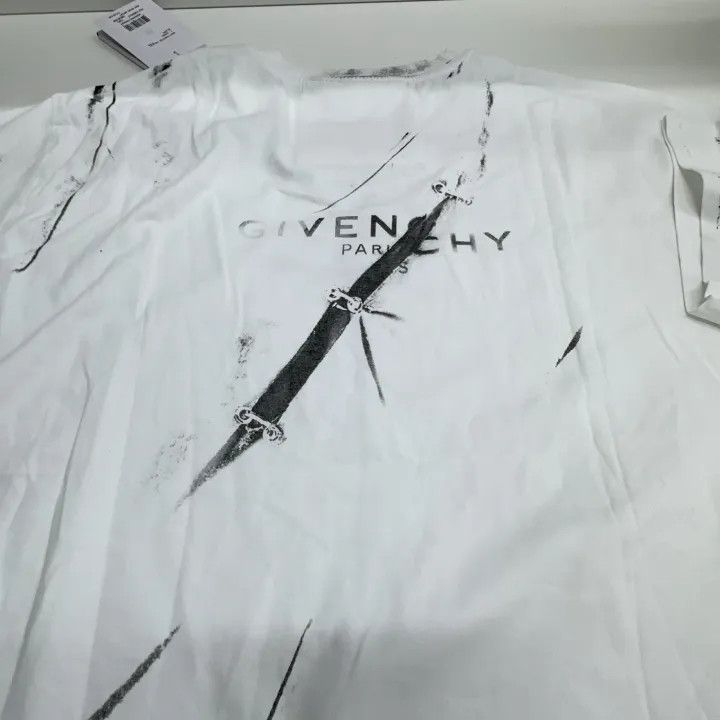 Givenchy Givenchy Graphic Print Casual Short Sleeve T-Shirt Size US XXL / EU 58 / 5 - 7 Thumbnail