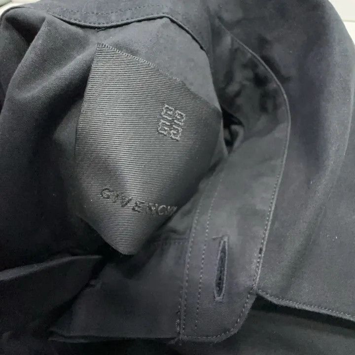 Givenchy Givenchy Black Long Sleeve Shirt with U-shaped Lock Size US M / EU 48-50 / 2 - 5 Thumbnail