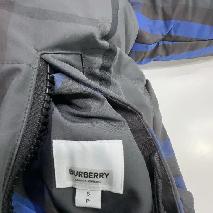 Burberry Burberry Gray Plaid Long Sleeve Down Jacket Size US S / EU 44-46 / 1 - 7 Thumbnail
