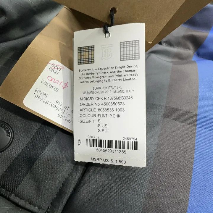 Burberry Burberry Gray Plaid Long Sleeve Down Jacket Size US S / EU 44-46 / 1 - 5 Thumbnail