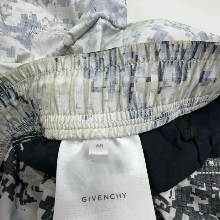 Givenchy givenchy short sleeve tee Size US L / EU 52-54 / 3 - 5 Thumbnail