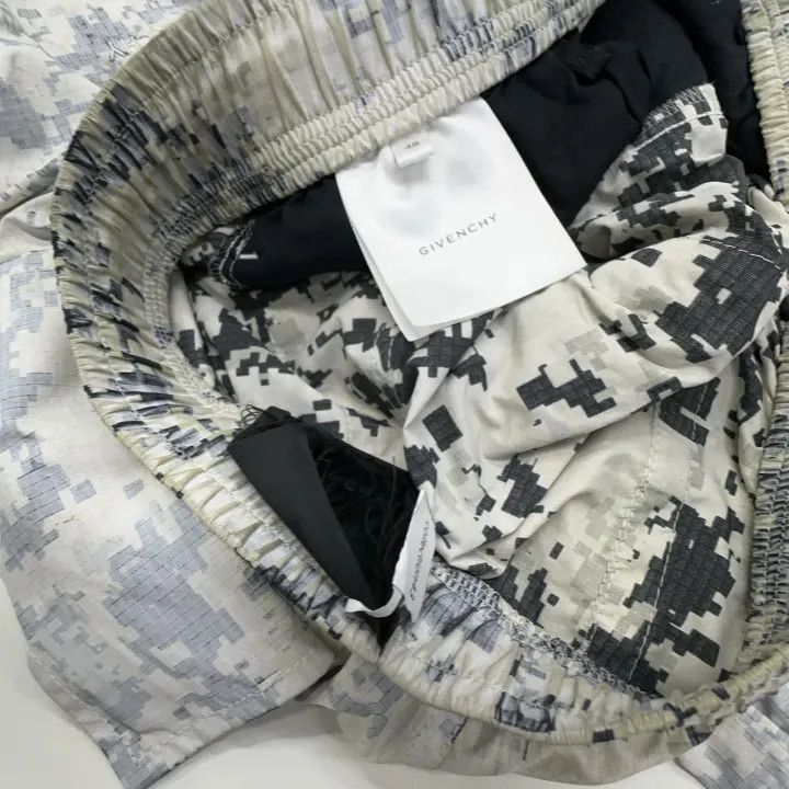 Givenchy givenchy short sleeve tee Size US L / EU 52-54 / 3 - 7 Thumbnail