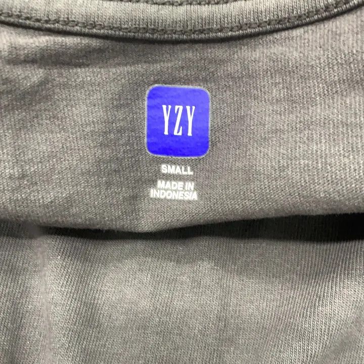 Balenciaga YEEZY x Gap x Balenciaga Long Sleeve T-Shirt Size US S / EU 44-46 / 1 - 3 Thumbnail