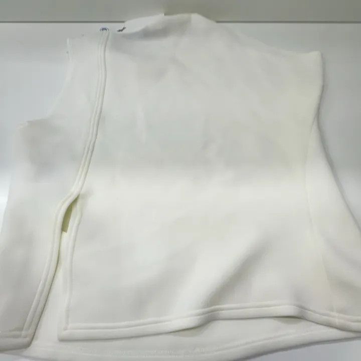 Balenciaga Balenciaga Simple Irregular White Vest Size US S / EU 44-46 / 1 - 11 Thumbnail