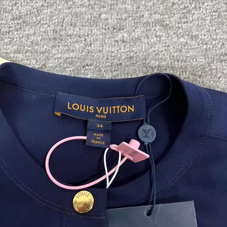 Louis Vuitton louis vuitton short jacket with buttons-dmc Size US M / EU 48-50 / 2 - 3 Thumbnail