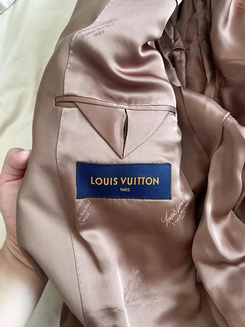 Louis Vuitton stylish new LV suit set in beige-dmc Size US L / EU 52-54 / 3 - 5 Thumbnail