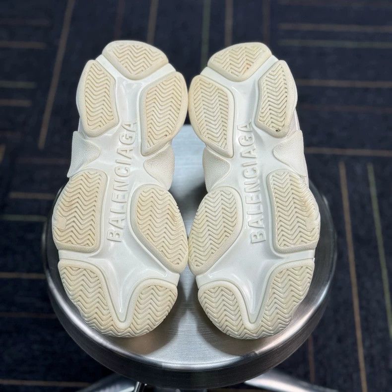Balenciaga balenciaga triple s sneakers in white-dmc Size US 6.5 / EU 39-40 - 6 Thumbnail