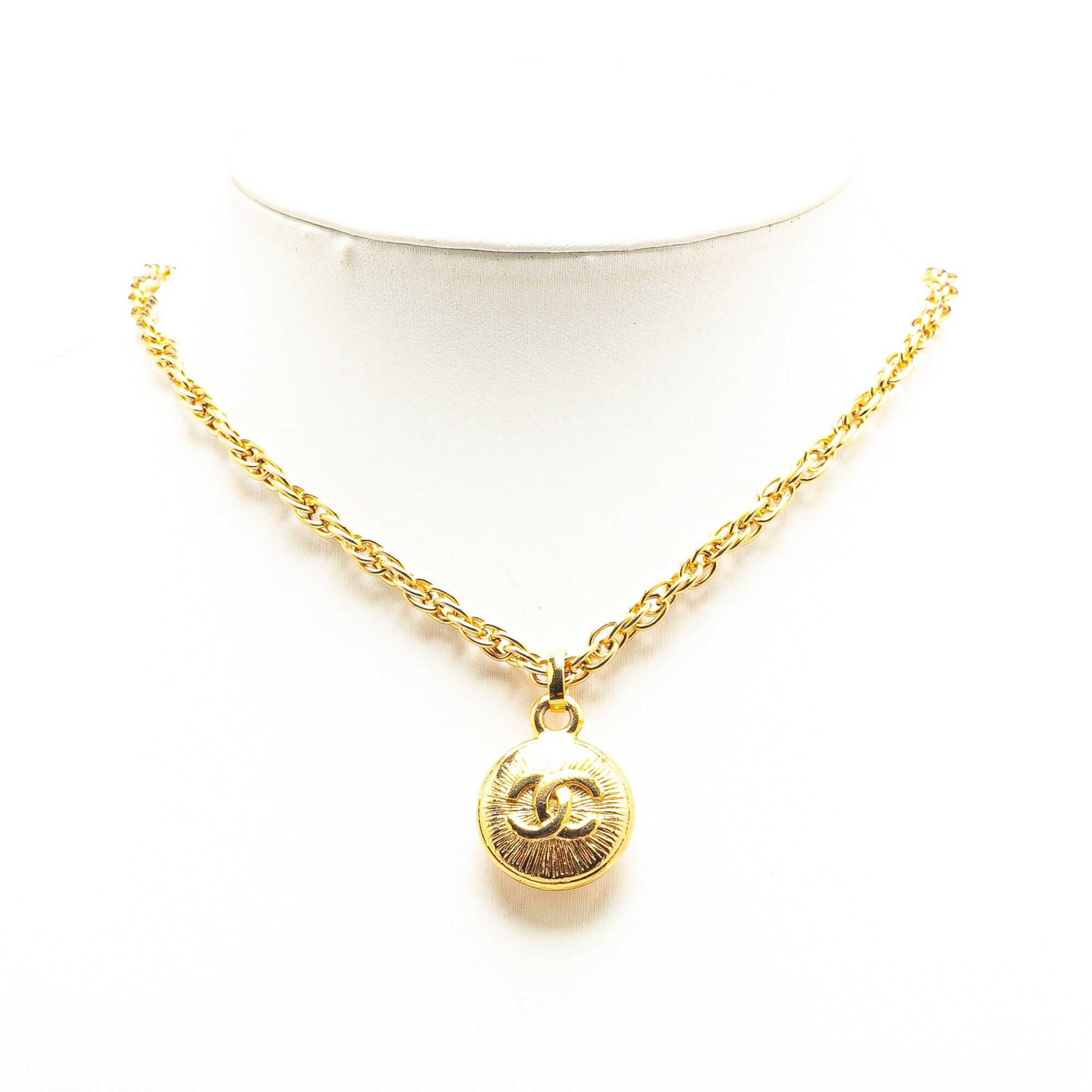 Chanel Chanel Gold Plated CC Round Pendant Necklace Size ONE SIZE - 4 Thumbnail
