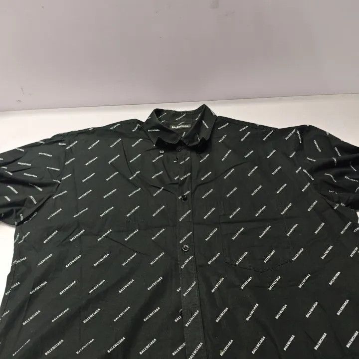 Balenciaga Balenciaga Logo Short Sleeve Shirt for Men Size US M / EU 48-50 / 2 - 14 Thumbnail