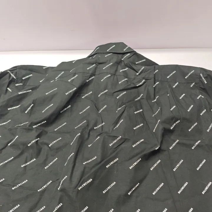 Balenciaga Balenciaga Logo Short Sleeve Shirt for Men Size US M / EU 48-50 / 2 - 7 Thumbnail