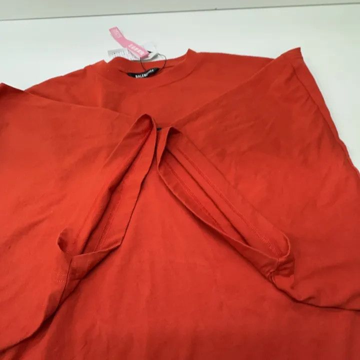 Balenciaga Balenciaga Red Short Sleeve T-Shirt Size US S / EU 44-46 / 1 - 7 Thumbnail