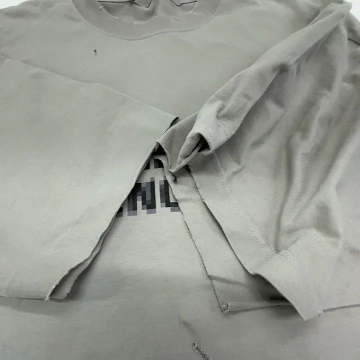 Balenciaga Balenciaga Gray Distressed Logo T-Shirt Size US S / EU 44-46 / 1 - 9 Thumbnail