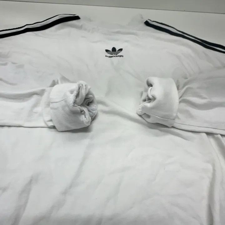 Balenciaga Balenciaga x Adidas Long Sleeve Relaxed T-Shirt Size US M / EU 48-50 / 2 - 9 Thumbnail