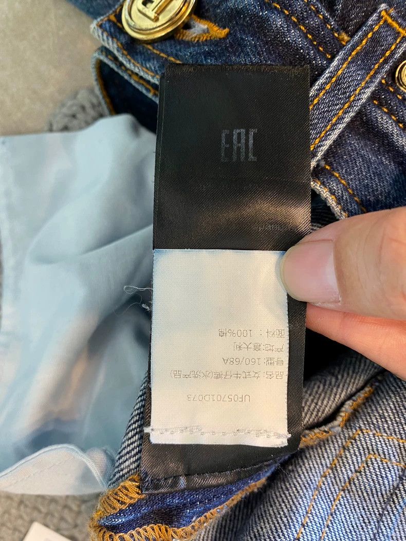 Balmain Balmain Button Logo Denim 9-Length Pants-dmc Size US 26 / EU 42 - 7 Thumbnail
