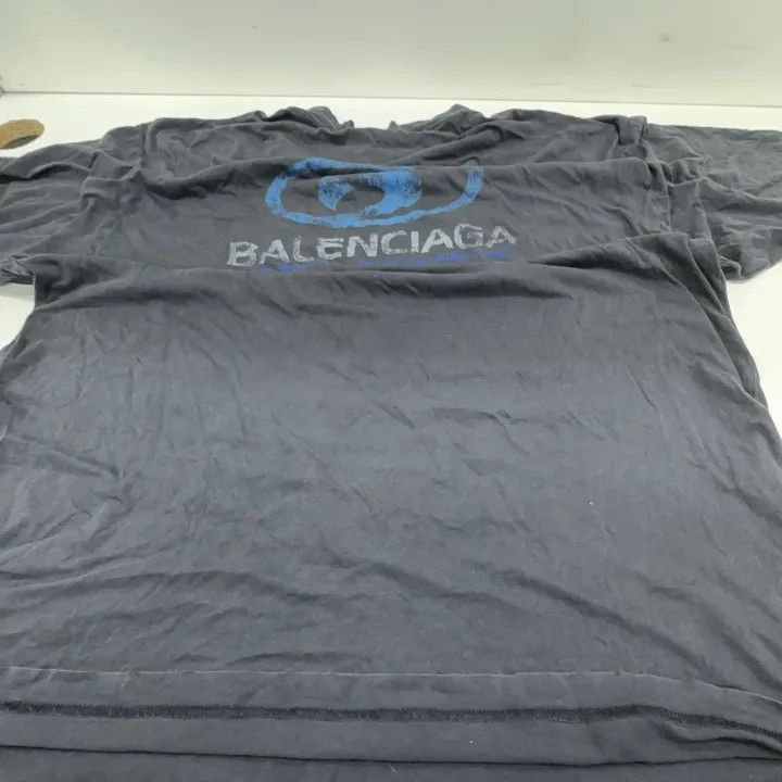 Balenciaga Balenciaga Distressed Logo Graphic Short Sleeve T-Shirt Size US S / EU 44-46 / 1 - 12 Thumbnail